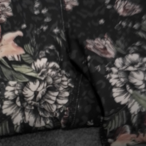 956-39) Evolution and Reaction women's Capri leggings - Picture 4 of 5